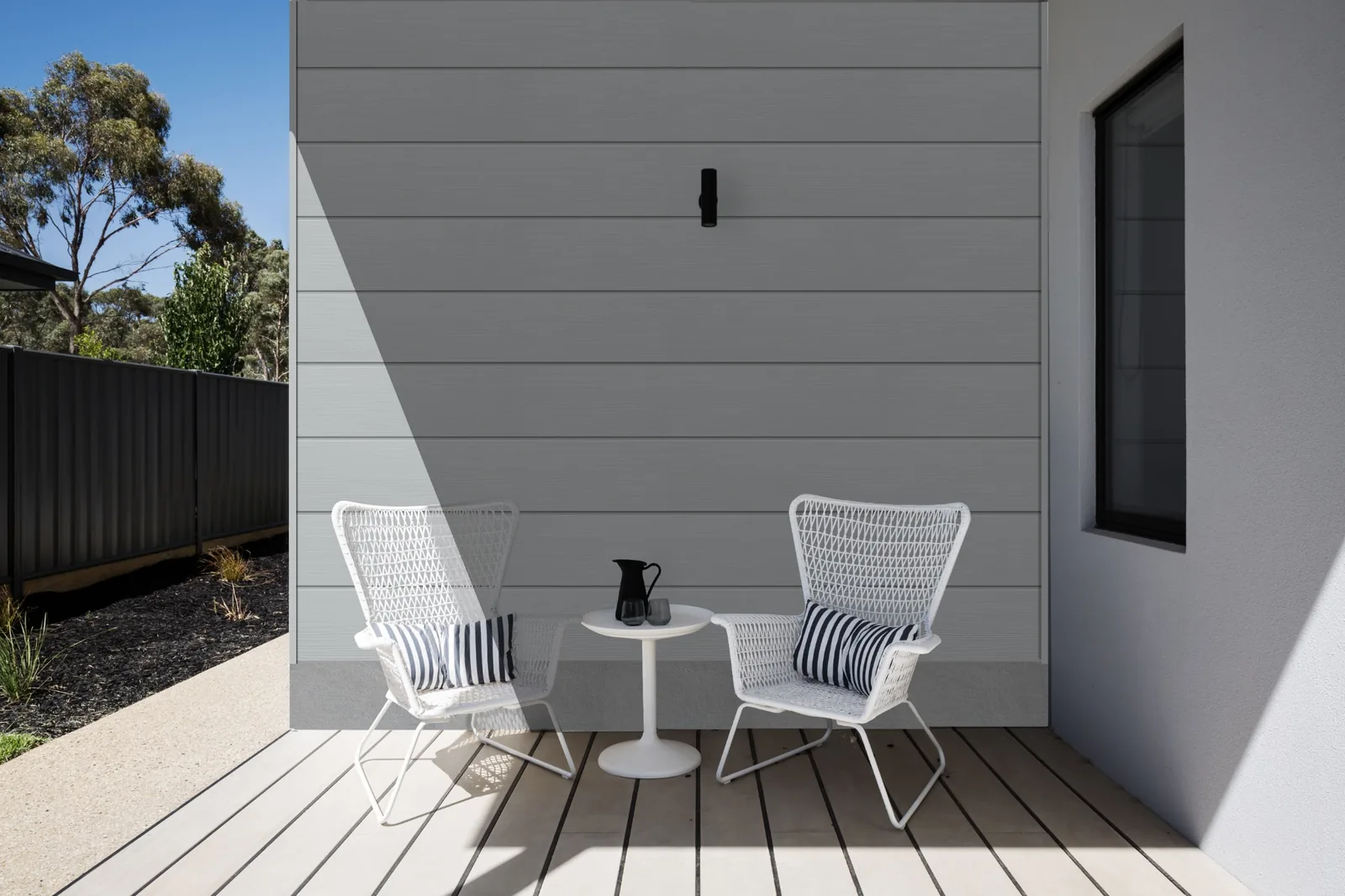 Fortex Clic horizontal cement grey cladding on a modern garden wall