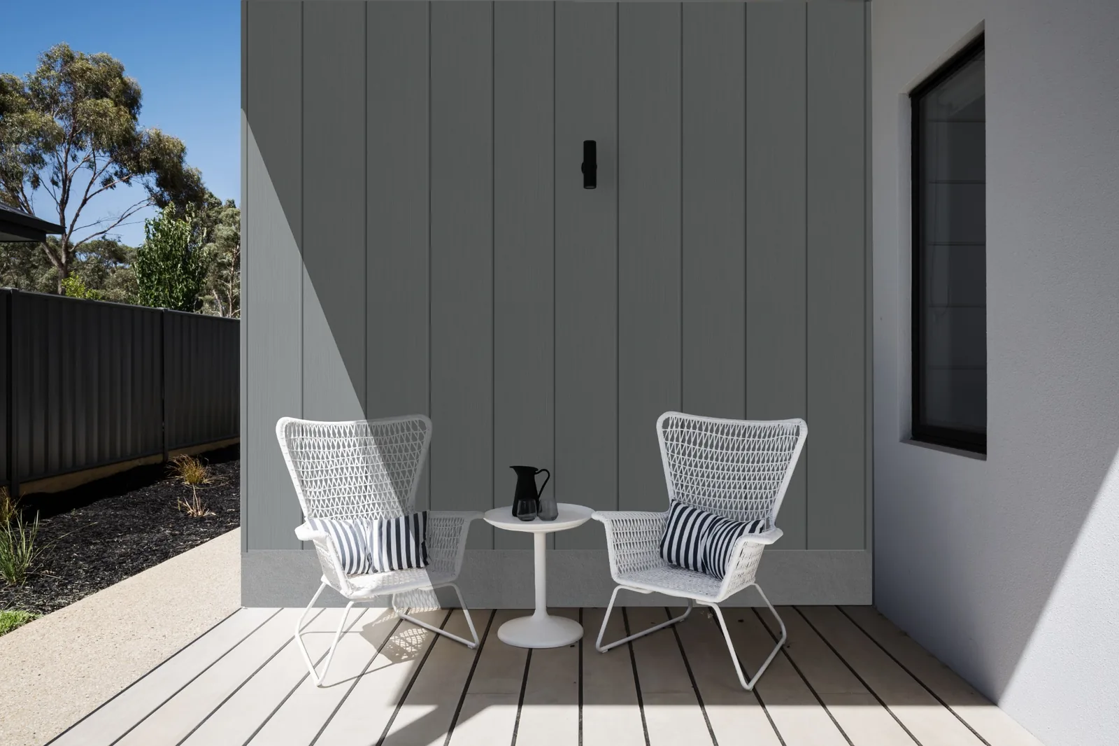 Fortex Clic vertical storm grey cladding on a contemporary patio wall